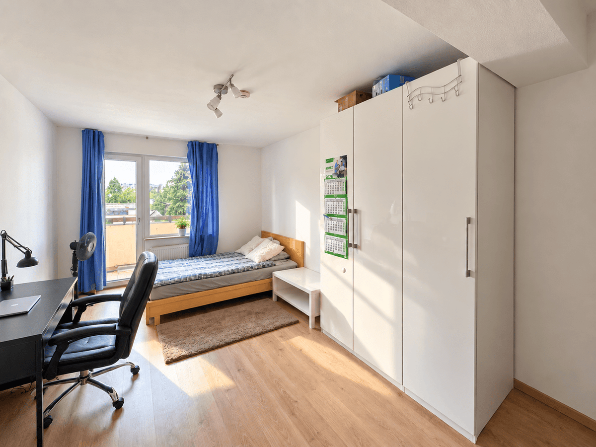 Effizient geschnitten & WG-tauglich: Attraktive Wohnung mit großzügigem West-Balkon & Garage – 40227 Düsseldorf – Bild 1 von 9