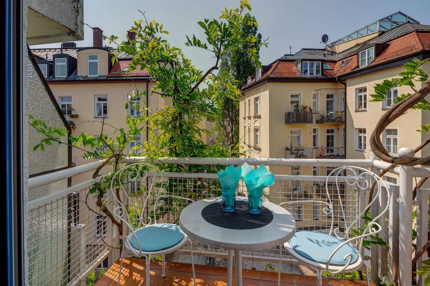 Alt-Schwabing: Hochwertige 2-Zimmer Wohnung mit Balkon und Wintergarten – München – Vorschaubild 4