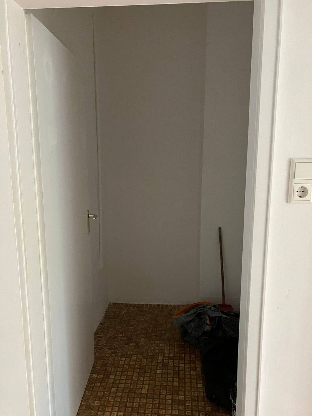 elle und großzügige 4-Zi-Wohnung Nähe Südpunkt mit 4 Balkonen und Parkettboden ab sofort zu vermieten – Nürnberg – Vorschaubild 5