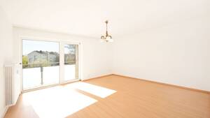 Gut geschnittene 3-Zimmer-Wohnung mit Balkon und Stellplatz (optional) auf der Fürther Hardhöhe