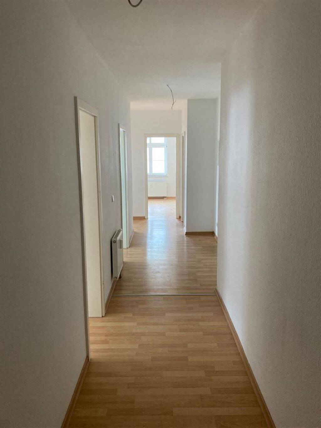Großzügige 3-Zimmer mit Laminat, Aufzug und Wannenbad in Uninähe!