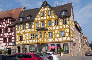Attraktives Studio-Apartment mit Tiefgaragenstellplatz in zentraler Lage von Fürth