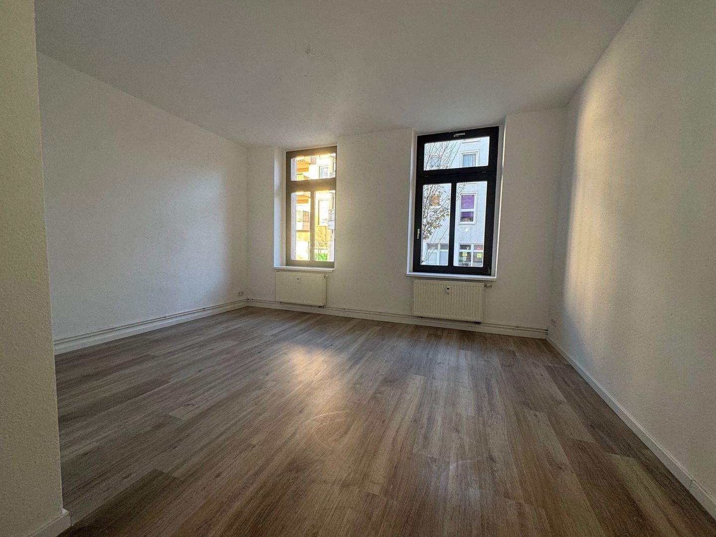 TOP Whg. mit modernen Laminat - große Küche u.v.m. – Chemnitz – Vorschaubild 3
