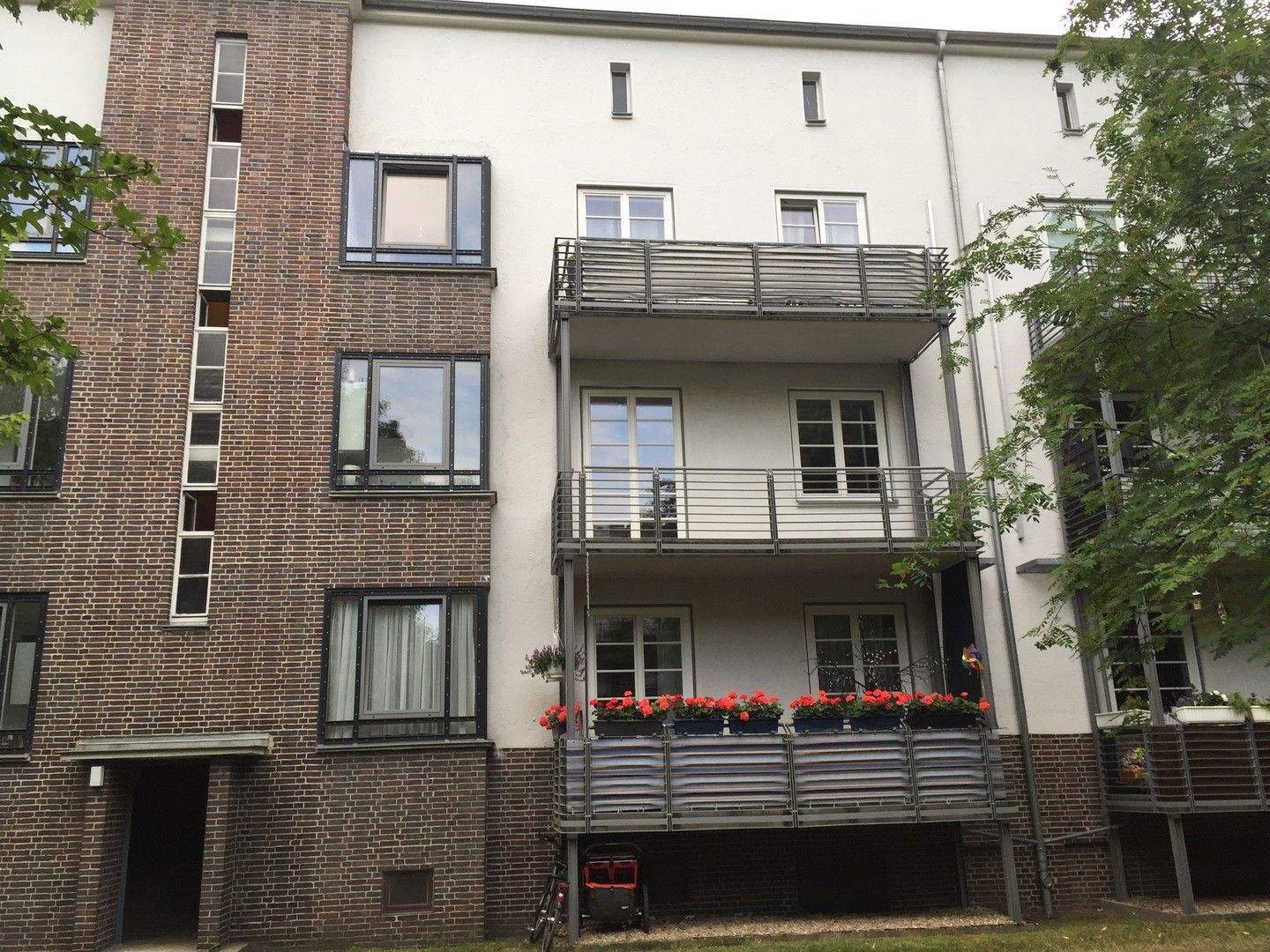 Sanierte 2 Zimmerwohnung mit Balkon und EBK, Denkmalgeschützes Haus – Hannover – Bild 1 von 9