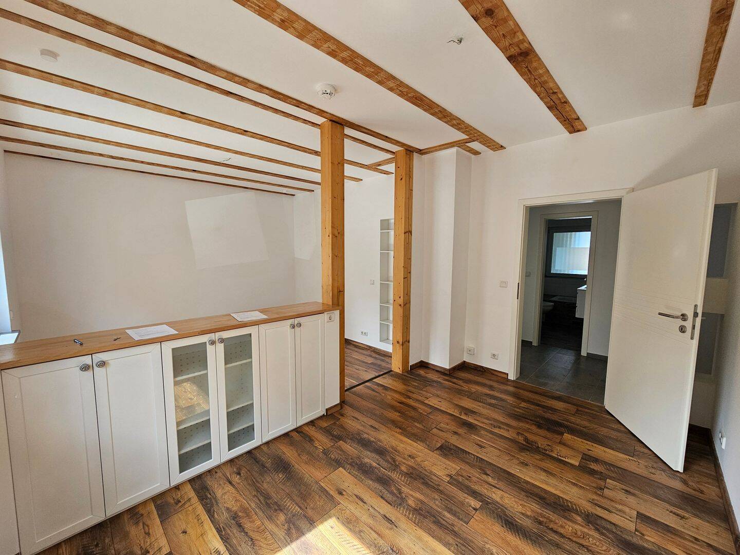 N-Eberhardshof, charmante 2- Zimmer-Gartenwohnung, Tageslichtbad und geschmackvoller EBK – Nürnberg – Vorschaubild 2