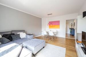 AIGNER - Bezugsfreie 4-Zi.-Wohnung mit durchdachtem Grundriss, West-Balkon und TG-Einzelstellplatz – 81369 München – Vorschaubild 2