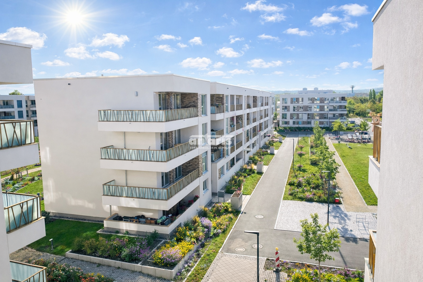 antaris Immobilien GmbH **Helle 3-Raum-Wohnung im Herzen des Quartiers**