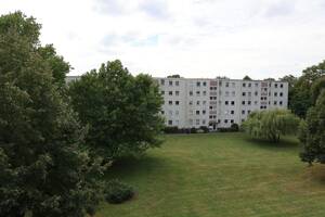 Schöne vermietete Wohnung in Wedau, 3,5-Zimmer, Balkon, gute Aufteilung, teilsaniert – Dirschauer Weg 39, 47279 Duisburg – Vorschaubild 2