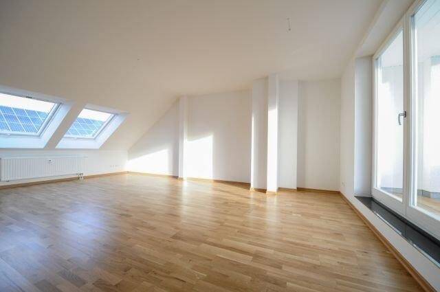 Viel Platz im Dachgeschoss! + Parkett + Lift + Wanne & Dusche + 13 m² Dachloggia + große Küche – Leipzig – Vorschaubild 2