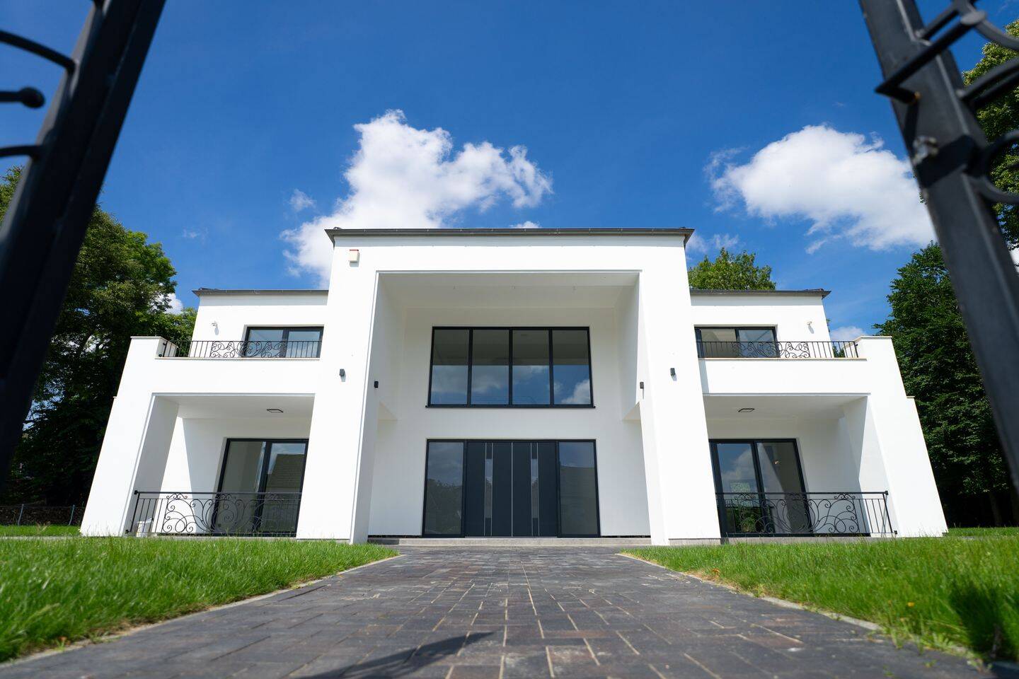 Exklusive Architektenvilla nahe Nordsee | 488 m² Wohnfläche | 1.555 m² Grundstück | provisionsfrei | Bieterverfahren – Bremerhaven – Vorschaubild 2