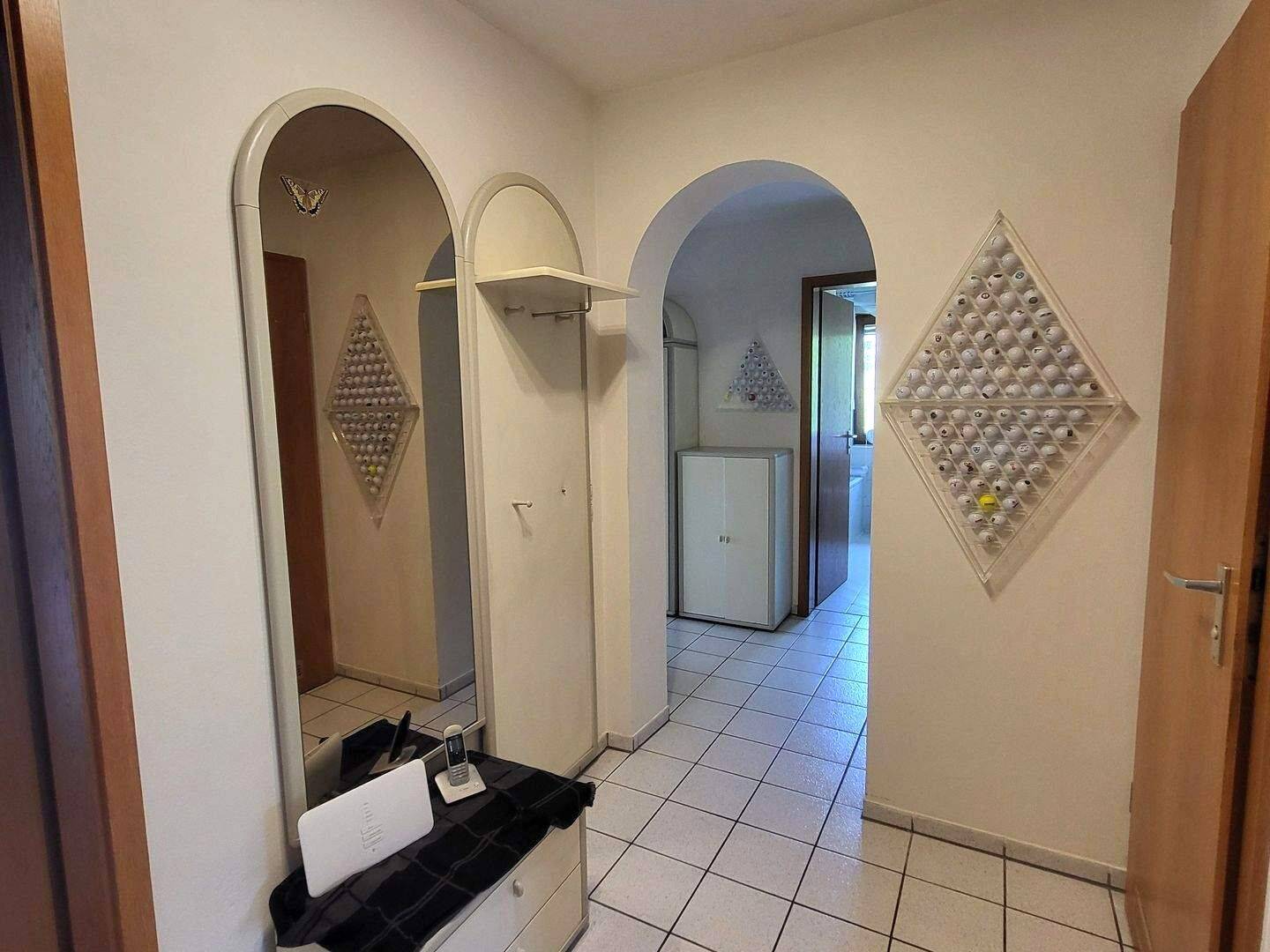 Attraktive 4-Zimmer-Etagenwohnung mit Kamin, großem Balkon, Aussicht ins Grüne & Tiefgaragenstellplatz – Pforzheim – Vorschaubild 8