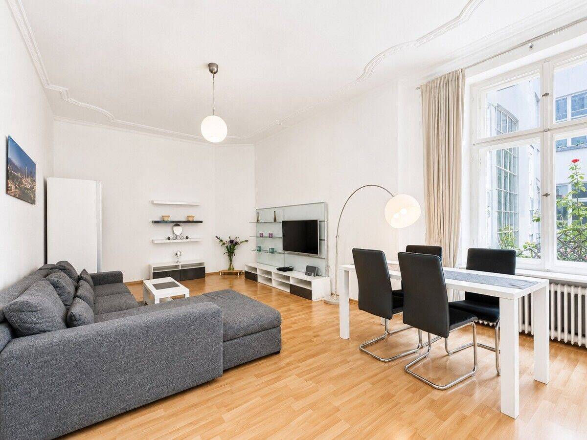 Elegantes Wohnen im Altbau nahe Schloss Charlottenburg - Ruhige Innenhofwohnung – Berlin – Vorschaubild 2