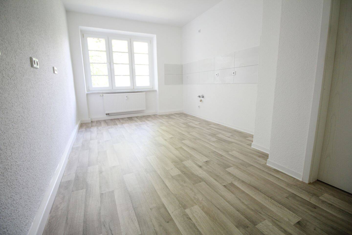 2-Raum-Wohnung mit Einbauküche und Balkon zum grünen Innenhof – Chemnitz – Vorschaubild 5