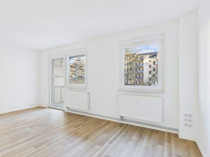 Erstbezug nach Sanierung! 3 Zimmer mit Balkon und Bad mit Dusche und Wanne