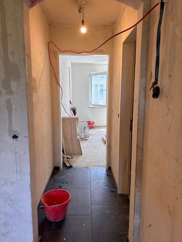 Erstbezug nach Komplettsanierung | Neue Einbauküche | Balkon ins Grüne | Parkett – München – Vorschaubild 8