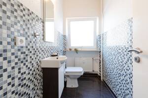 Zwei- bis Dreifamilienhaus mit Potential in ruhiger grüner Lage – 60437 Frankfurt am Main – Vorschaubild 5