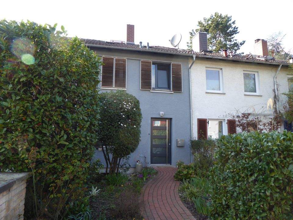 Gemütlich modernisiertes Reihenmittelhaus mit grüner Oase in der begehrten Oberstadt!
