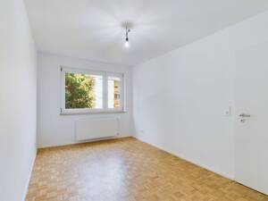Neu sanierte 3-Zimmer-Wohnung mit moderner Küche, Pkw-Stellplatz in ruhiger aber zentraler Lage – 70374 Stuttgart – Vorschaubild 6