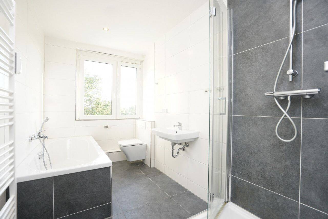 Familienwohnung / Balkon / Gäste-WC – Chemnitz – Vorschaubild 2