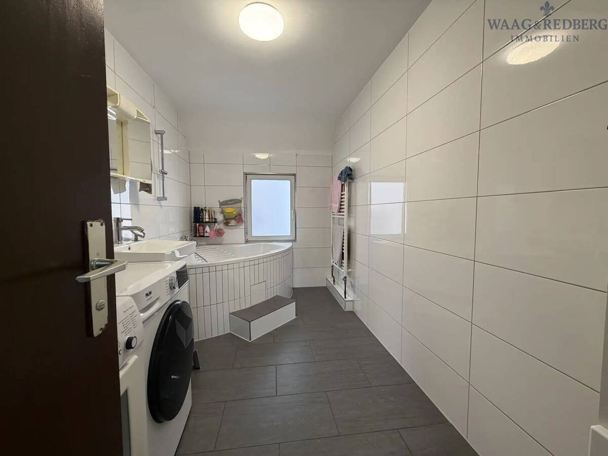 4,55 % Rendite! Modernisierte 3-Zimmer-Wohnung mit praktischer Aufteilung – 70327 Stuttgart – Bild 1 von 9