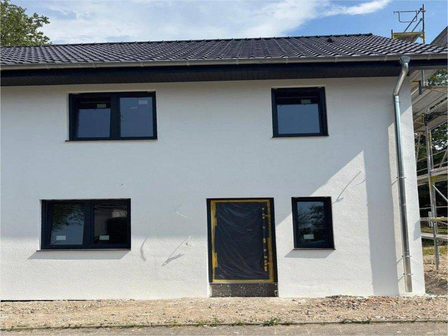 Exklusive Doppelhaushälfte mit 2 Bädern in ruhiger Lage vom Herzogenrath – Herzogenrath – Bild 1 von 9