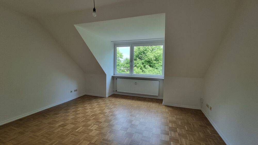 Schöne 2 Zimmer Dachgeschoss-Wohnung in Hamburg-Fuhlsbüttel – Hamburg – Vorschaubild 3