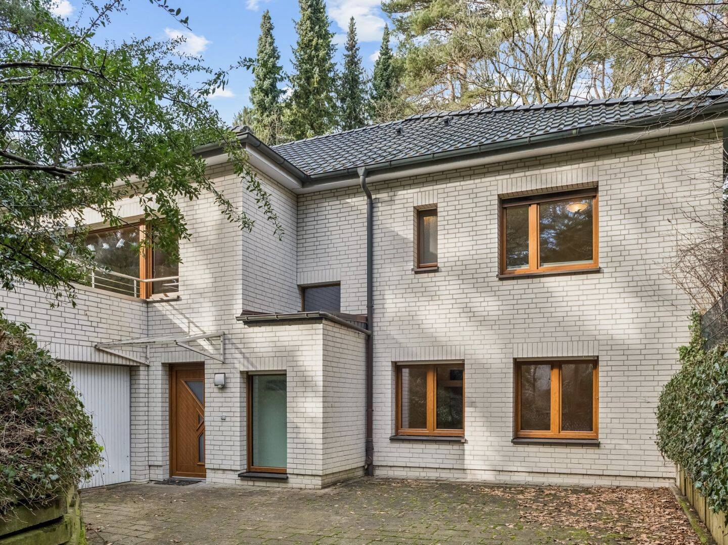 Aufwendig saniertes Einfamilienhaus mit Einliegeroption auf traumhaftem Grundstück in HH-Hausbruch – Hamburg – Bild 1 von 9