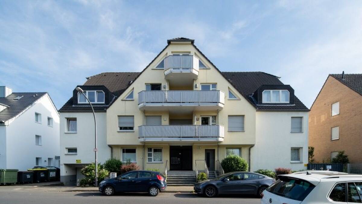 Moderne Eigentumswohnung mit Garage und Balkon zentral und ruhig gelegen in Dellbrück – 51069 Köln – Bild 1 von 9