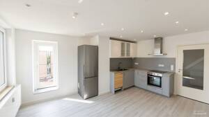 Sanierter Altbau mit Küche, Balkon und zwei Badezimmern – 91058 Erlangen – Vorschaubild 7