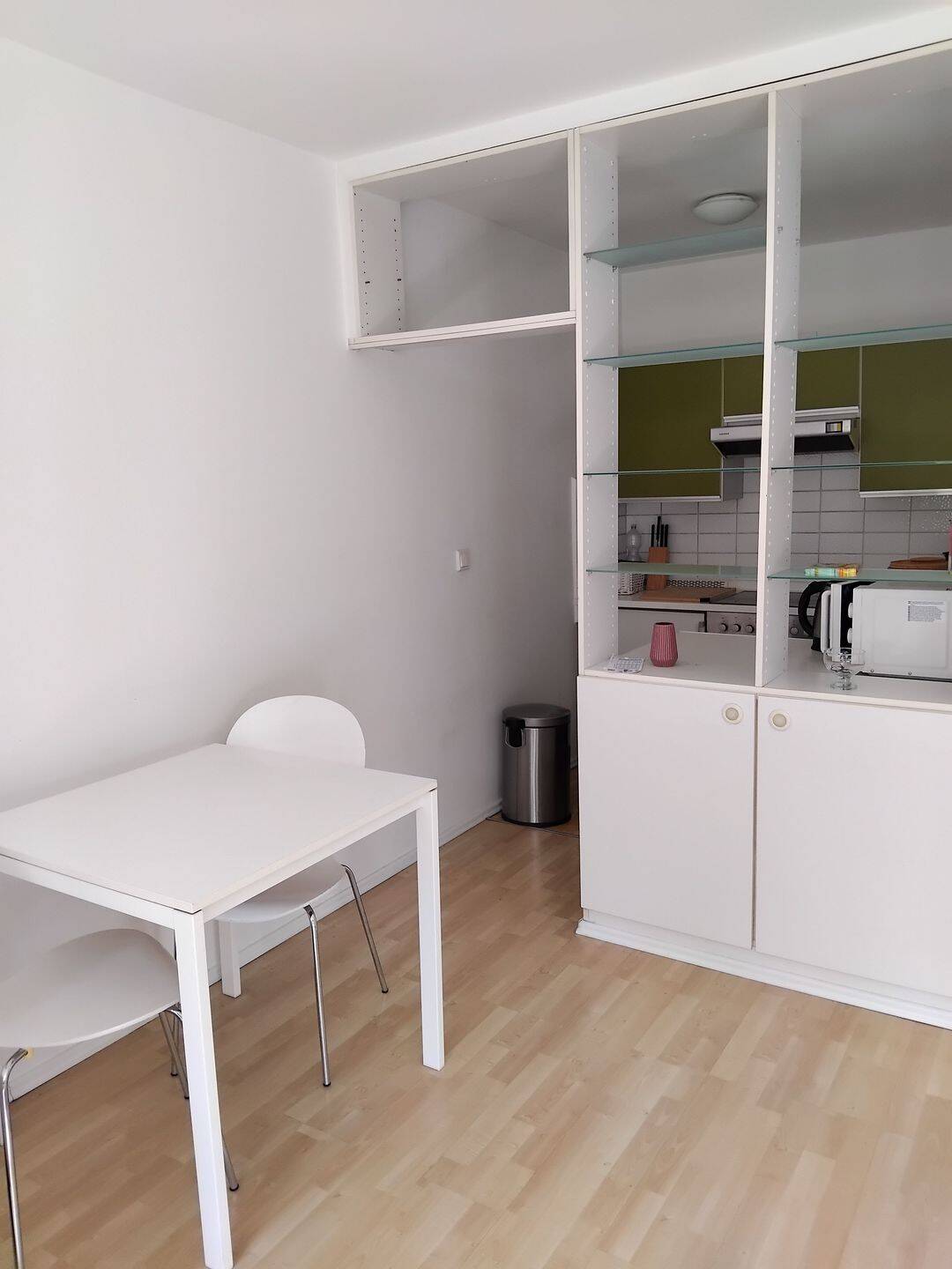 Möbliertes Apartment alsternah mit Pool – Hamburg – Vorschaubild 6