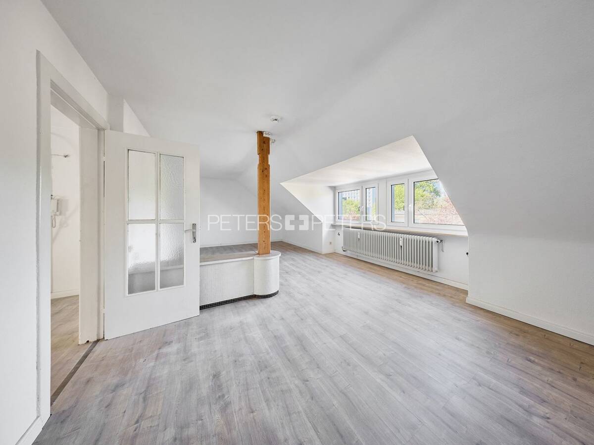 Provisionsfrei für den Erwerber: Charmante Dachgeschosswohnung in Hamburg-Hohenfelde – 22087 Hamburg – Bild 1 von 9