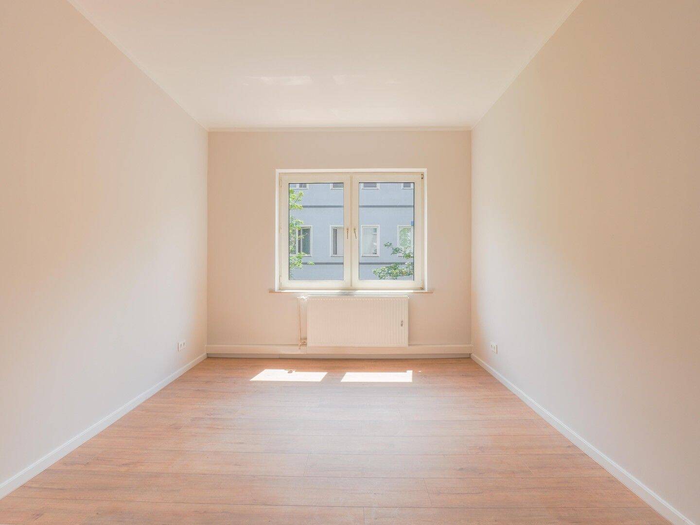Dein Raum in Düsseldorf: Stilvoll sanierte 2-Zimmer-Wohnung - perfekt für Singles, Paare oder WG – Düsseldorf – Vorschaubild 2