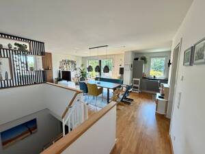 Neuwertige 5-Zimmer-Maisonette-Wohnung mit Dachterrasse und Aufzug in familienfreundlicher Lage – 1159 Dresden – Vorschaubild 2