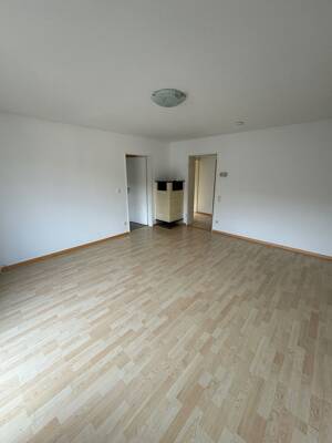Helle 3-Zimmer-Wohnung mit schönem Ausblick in Stuttgart-Obertürkheim – 70329 Stuttgart – Vorschaubild 2