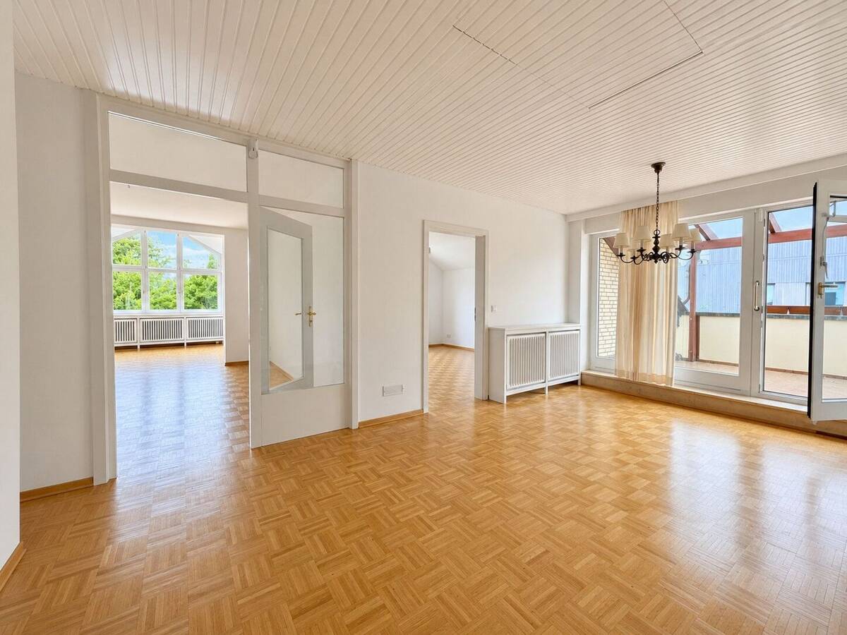 Lieblingslage Volksdorf! Helle 3 Zi.-Wohnung mit Dachterrasse & Garten – 22359 Hamburg – Bild 1 von 9