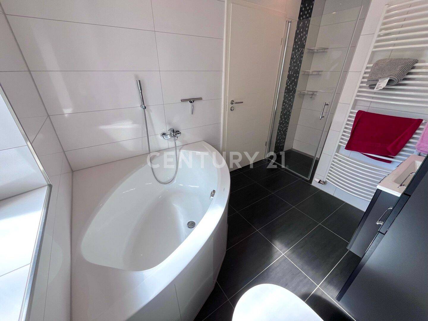 Elegantes Einfamilienhaus mit hochwertigem Raumgefühl und vielseitigen Möglichkeiten – Saarbrücken – Vorschaubild 9