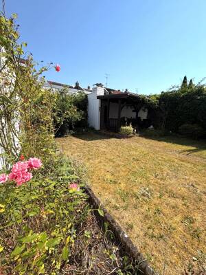 **Zweifamilienhaus mit Potenzial und eingewachsenem Garten** – 55246 Wiesbaden – Vorschaubild 5