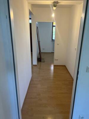 Renovierte 2-Zimmer-Wohnung mit neuem Bad, großem Südostbalkon & Aufzug – 85748 Garching bei München – Vorschaubild 5