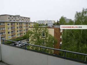 IMMOBERLIN.DE - Lichtdurchflutete Wohnung mit ruhigem Südbalkon in beliebter Lage – 12107 Berlin – Vorschaubild 4