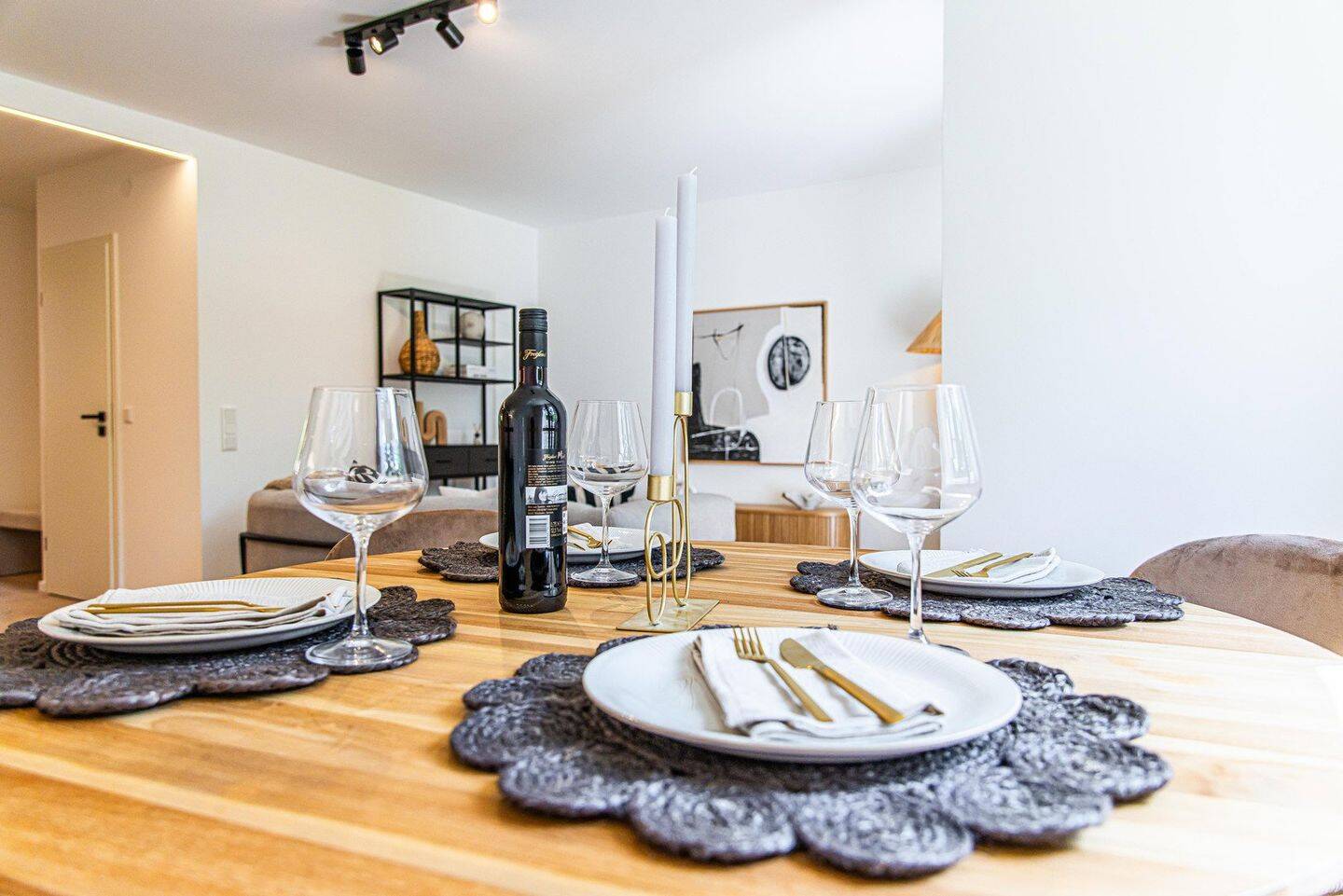 Exklusive 2-Zi.-Wohnung mit Balkon und Einbauküche- Erstbezug nach umfassender Modernisierung – Nürnberg – Vorschaubild 9