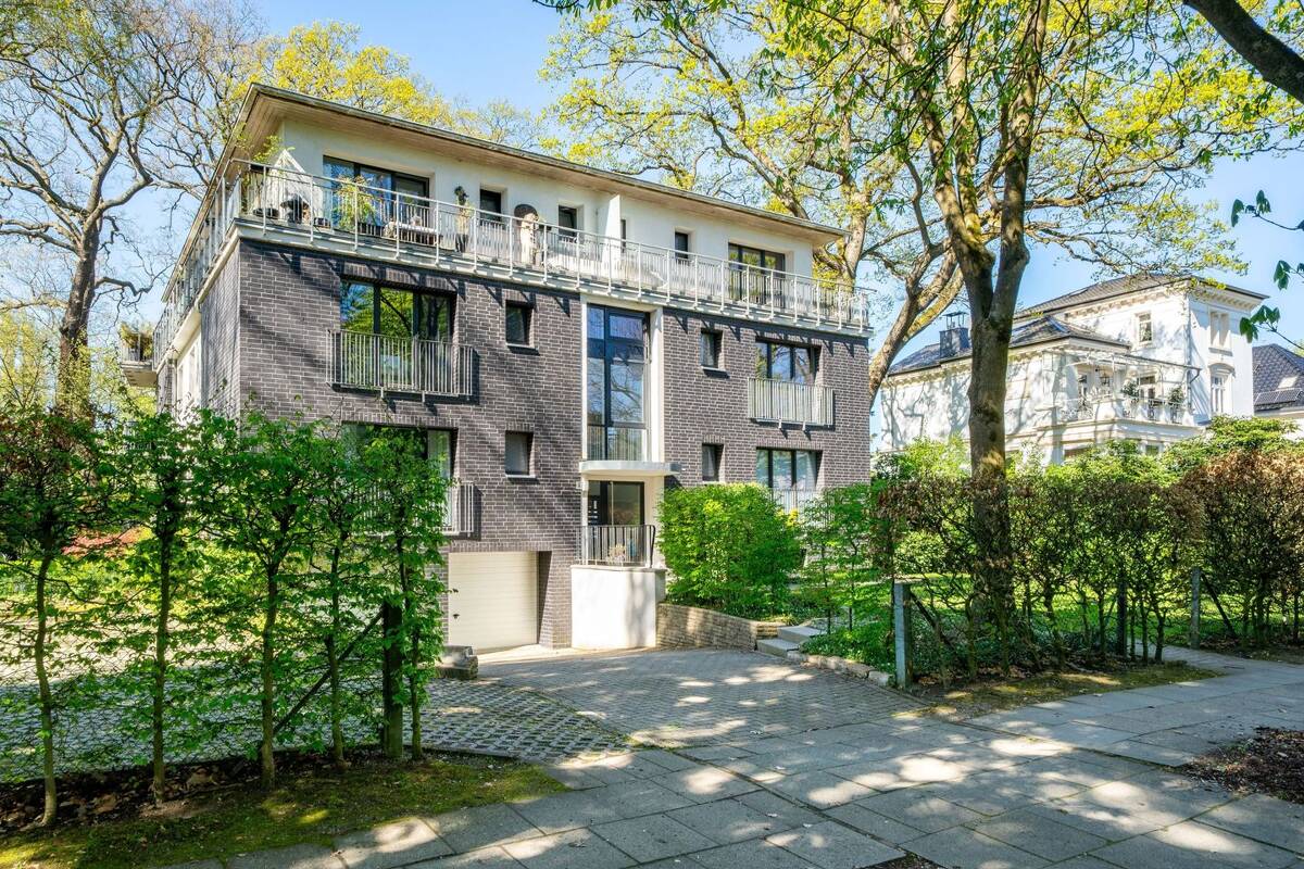 Grüne Oase in zentraler Lage mit eigenem Gartenanteil und Tiefgarage – 22043 Hamburg – Bild 1 von 9