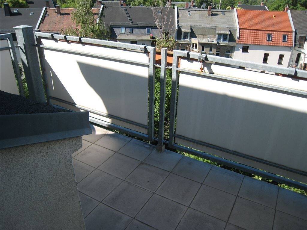 Günstige 2,5-Zimmer mit Laminat, Wannenbad, EBK, SP und Balkon in ruhiger Lage! – Chemnitz – Bild 1 von 9