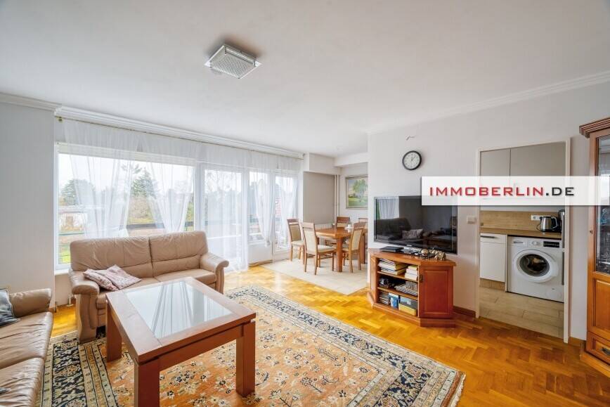 IMMOBERLIN.DE - Charmante Wohnung mit ruhigem Balkon & überdachtem Pkw-Stellplatz – Berlin – Bild 1 von 9