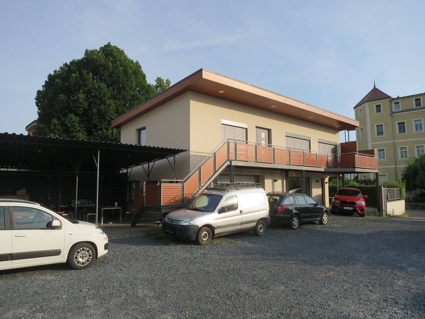 Modernes Haus mit großzügigem Grundstück ideal für Wohn- und Gewerbezwecke – Coswig – Bild 1 von 7