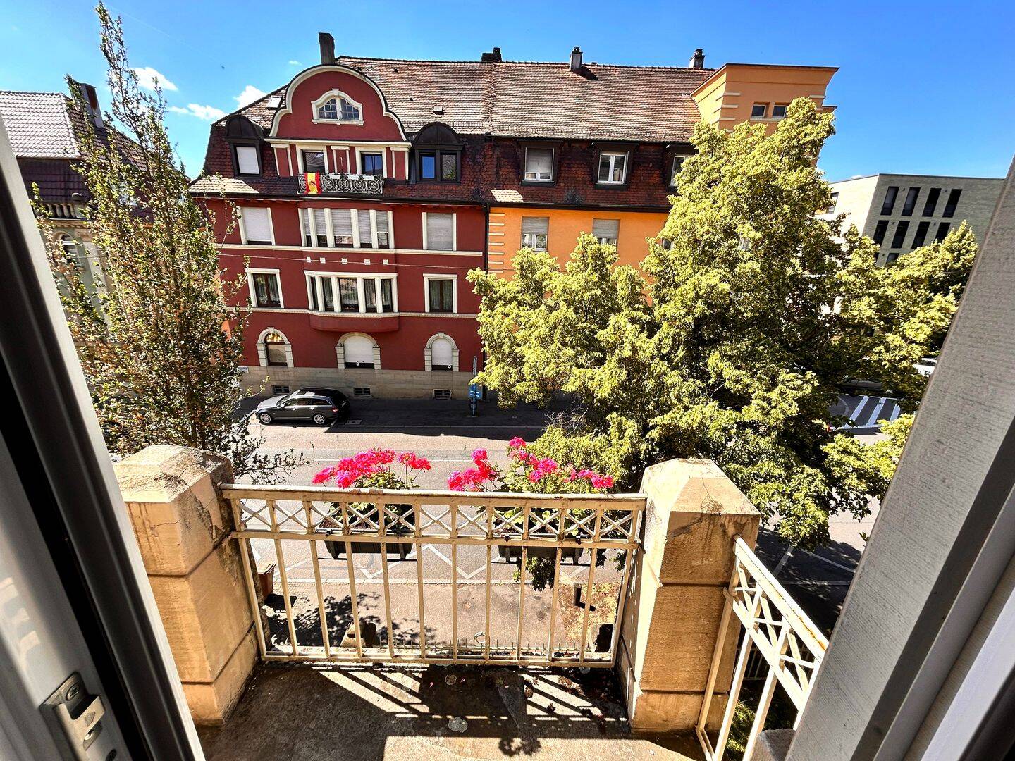 Zeitgemäßes Wohnen mit historischem Flair: 4-Zimmer-Wohnung im 1. OG mit Küchenzeile & 2 Balkone. – Pforzheim – Vorschaubild 8