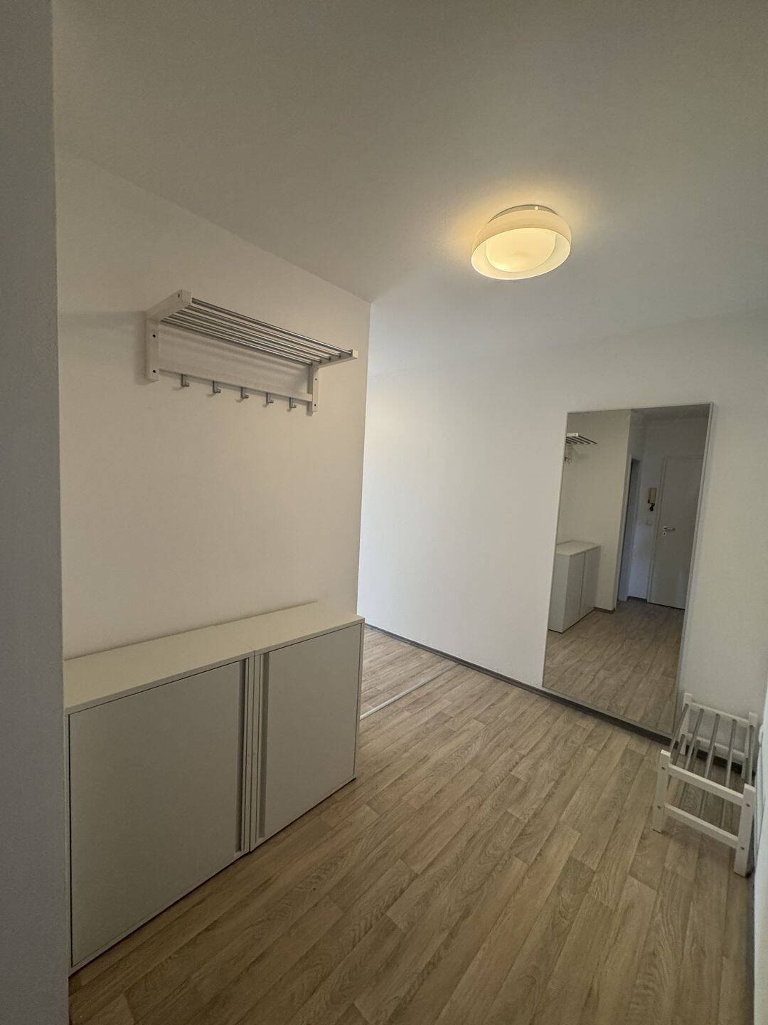 Sofort einziehen – voll möblierte 2-Zimmer-Wohnung in Top-Lage Regensburg – Regensburg – Vorschaubild 3