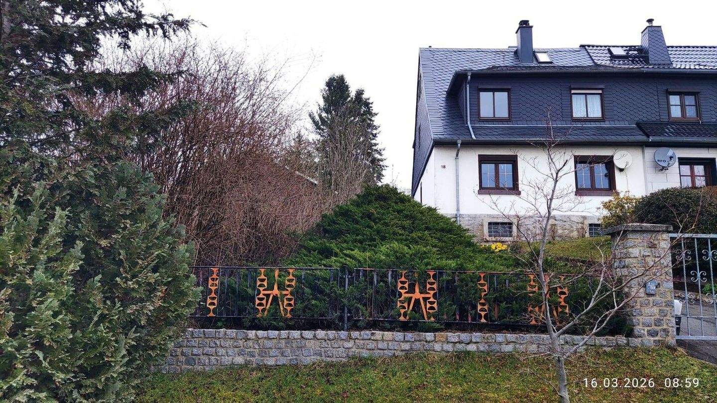 Doppelhaushälfte in idealer Lage mit großem Grundstück – Bösenbrunn – Bild 1 von 6