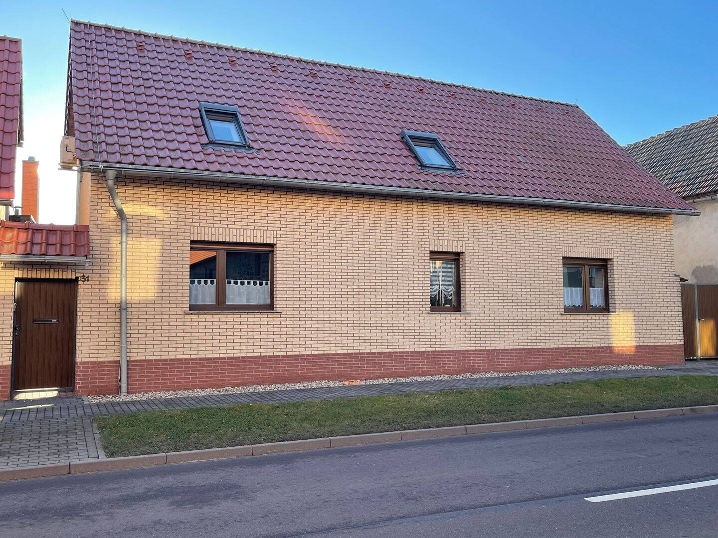Einfamilienhaus mit Garten und Pool