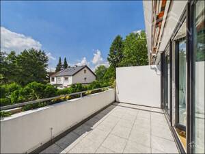 Wohnung aus Erstbesitz in ausgezeichnetem Erhaltungszustand mit Westbalkon und Tiefgarage. – 22589 Hamburg – Vorschaubild 4