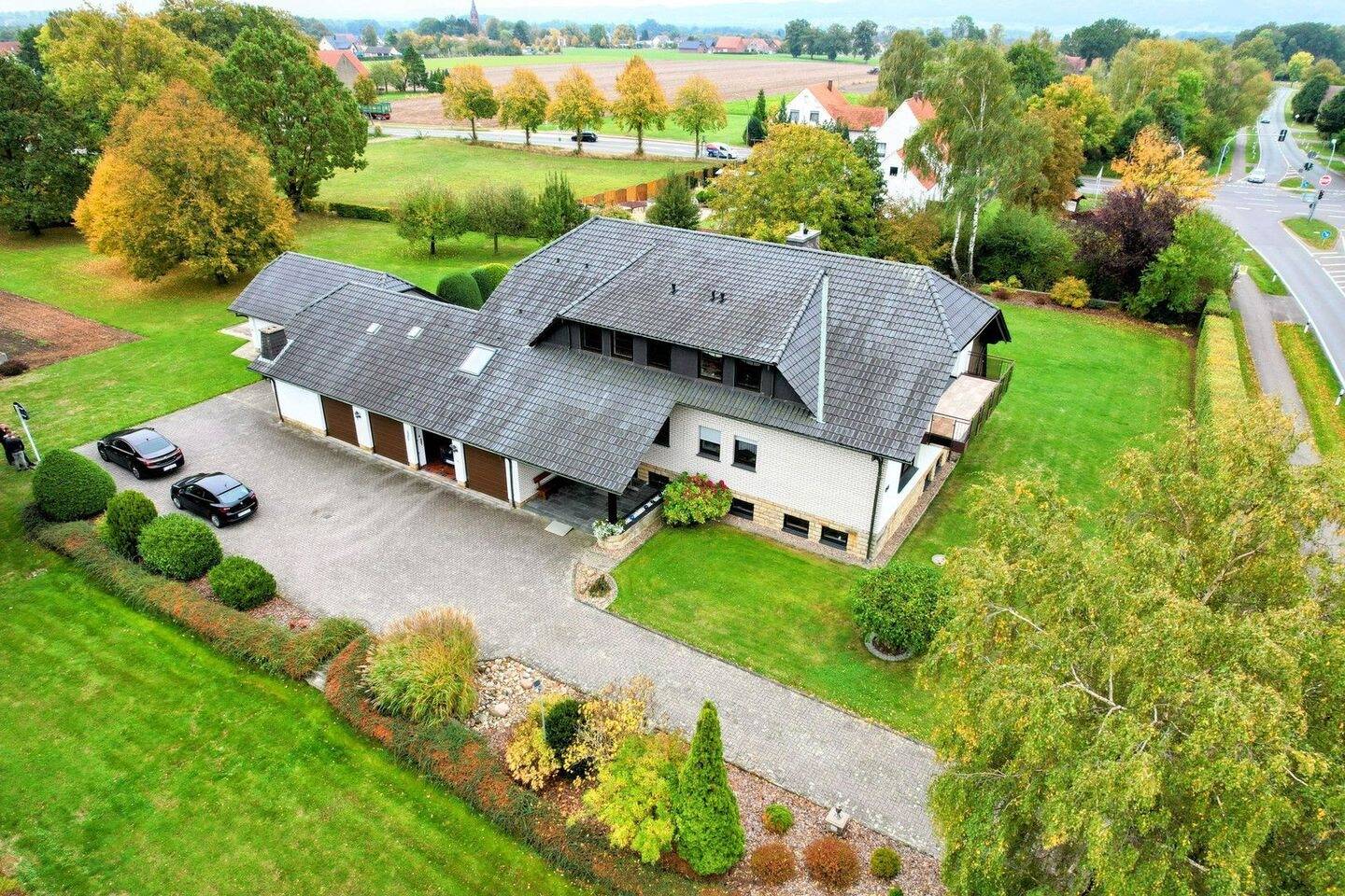 Freistehendes 1-2 Familienhaus - Teilmöbiliert - traumhaft großes Grundstück - idyllische Lage – Espelkamp – Bild 1 von 9